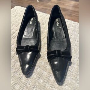**** Prada Size 37 122 Black Patent Ballet Flats with Velvet Bow.